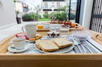 200 Rooms & Terrace - breakfast