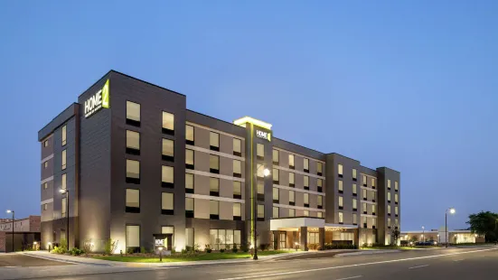 Home2 Suites by Hilton Milwaukee West