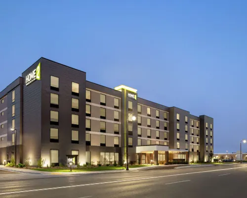 Home2 Suites by Hilton Milwaukee West 밀러 공원 주변 호텔