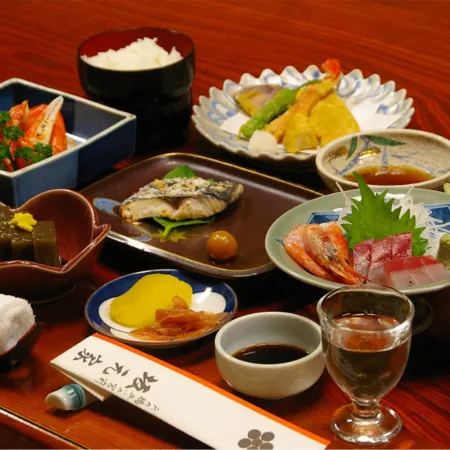 Ryokan Sakamotoya Отели рядом с достопримечательностью «Компания Shiraito Shuzo Co., Ltd.»