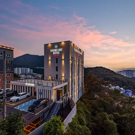 Brown Dot Hotel Signature