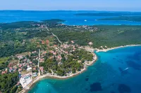 Caravan near the sea 4