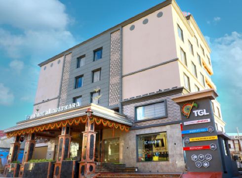 Hotel the Grand Ladhukara