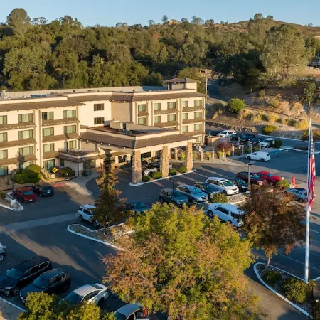 Yosemite Southgate Hotel & Suites