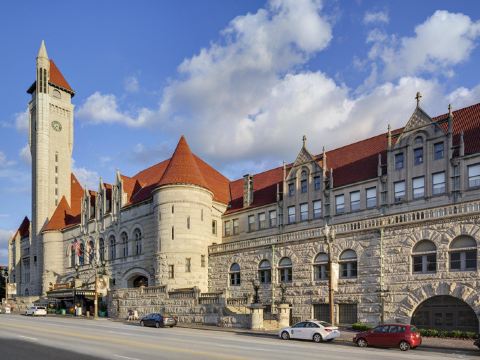 St. Louis Union Station Hotel, Curio Collection by Hilton