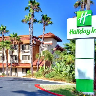 هوليداي إن إكسبرس لا ميسا نير إسديس باي آيتش جي Hotels near بحيرة موراي