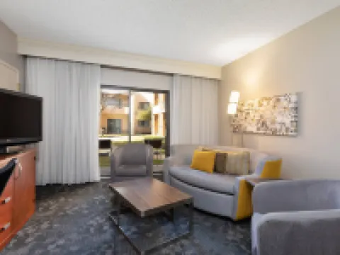 Courtyard Dallas-Fort Worth/Bedford Hotels in Bedford