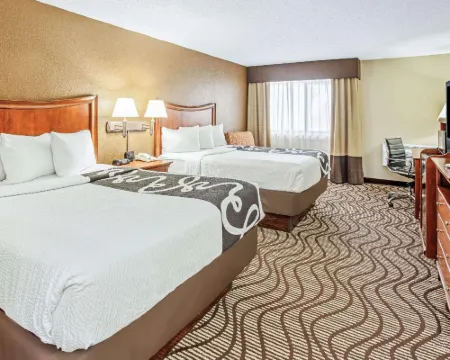 La Quinta Inn & Suites by Wyndham Minneapolis-Minnetonka Hotels in Minnetonka