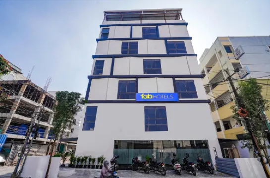 FabHotel Prime Cloud 5 Studios