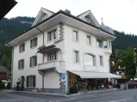 Haus am Bach Hotels in Zweisimmen
