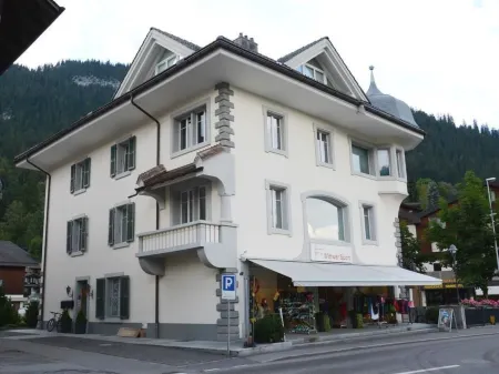 Haus am Bach Отели рядом со станцией Zweisimmen