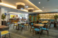 Holiday Inn Express London - Heathrow T5 Hotels in Colnbrook