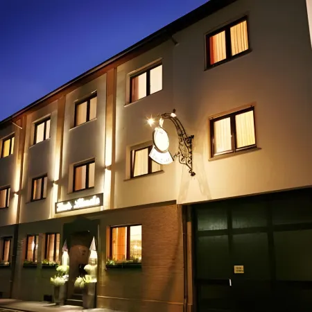 Hotel Zur Linde Отели в г. Ханау