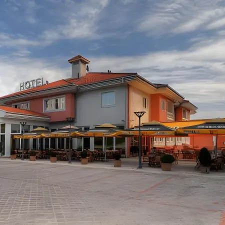 Hotel Orasac Отели рядом с достопримечательностью «Парк Кошутняк»