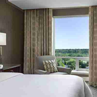 Sheraton Suites Calgary Eau Claire Rooms