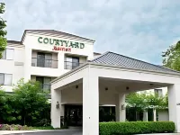 Courtyard Stockton Hotel dekat Sky Zone Trampoline Park Stockton