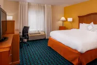 Fairfield Inn & Suites Greensboro Wendover Hotels in Greensboro