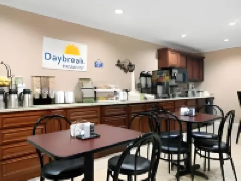 Days Inn by Wyndham Savannah Hotels in Hardin County