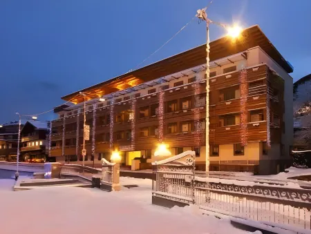 Radisson Residences Savoia Palace Cortina Dampezzo Отели рядом с достопримечательностью «Пять Башен»