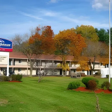 Howard Johnson by Wyndham Lenox