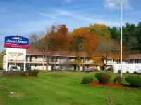 Howard Johnson by Wyndham Lenox Hotels in Pittsfield