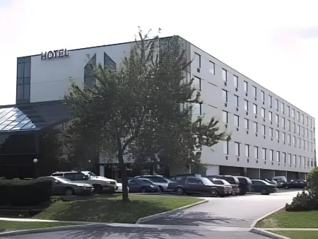 Montecassino Hotel & Suites Отели рядом с достопримечательностью «Блэк Крик Пайонир Виллидж»