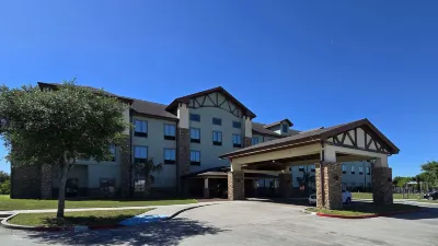 Comfort Inn & Suites Hotels near Cash Pawn