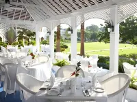 Couples Sans Souci - breakfast