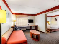 La Quinta Inn & Suites by Wyndham Raleigh/Durham Southpoint Hotels in Triangle
