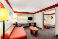 La Quinta Inn & Suites by Wyndham Raleigh/Durham Southpoint Hotels in Triangle