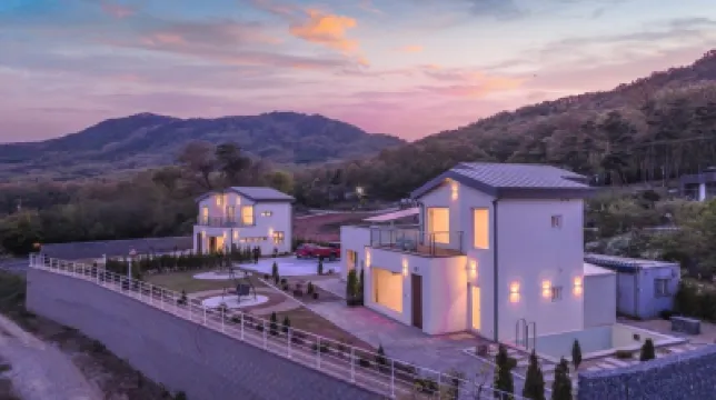 Ganghwa Island Coho Pool Villa 鄰近江華花紋席文化館的酒店