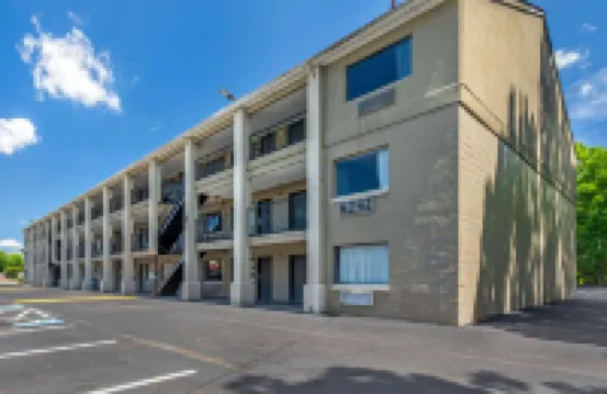 Econo Lodge Inn & Suites Virginia Beach - Norfolk Hotels in Virginia Beach