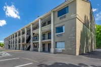Econo Lodge Inn & Suites Virginia Beach - Norfolk