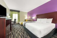 La Quinta Inn & Suites by Wyndham Bridge City