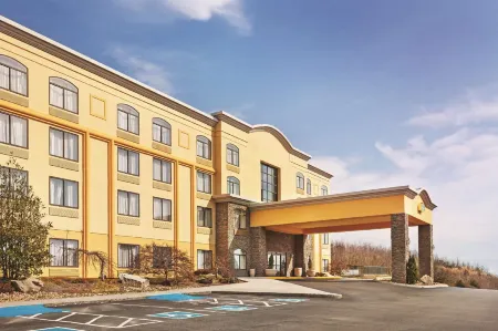 La Quinta Inn & Suites by Wyndham Sevierville / Kodak Отели рядом с достопримечательностью «Уайлдернесс эт Смокис»