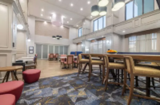 햄프턴 인 & 스위트 브렌햄