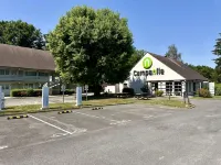 Campanile Chantilly - parking