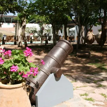 Bratsera Boutique Hotel