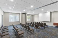 Holiday Inn Express & Suites Coralville Các khách sạn ở Coralville