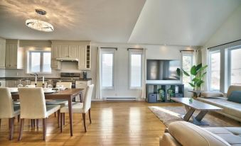 Dynamite 2-Bedroom House, Garage, Sleeps 6
