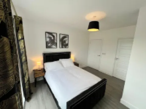 Modern 2 bedroom apartment Hotels in Sittingbourne
