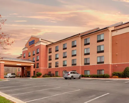 Fairfield Inn & Suites Charlotte Matthews Hotels in Charlotte
