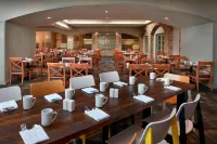 Delta Hotels Toronto Airport & Conference Centre - breakfast