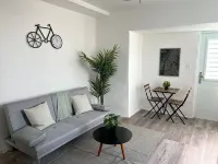 Central park inspired 1 BR w pool & yard games