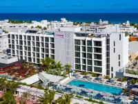 Moxy Miami South Beach Hotels near Lummus Park