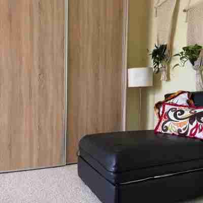 Sunny 1Br Apt Next to Park Near Center Rooms
