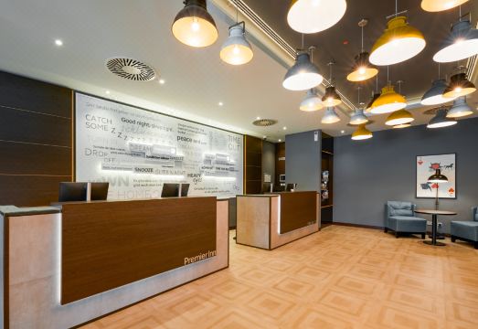 2. 프리미어 인 자..