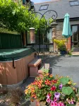 Peaceful hideaway with scenic views. Hot-tub & dog-friendly walled garden