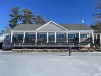 Camp Lintonia on Tacoma Lakes Các khách sạn ở Litchfield