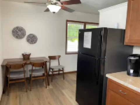 Delightful & Relaxing 2 Bedroom! Hotels in Whiteside County